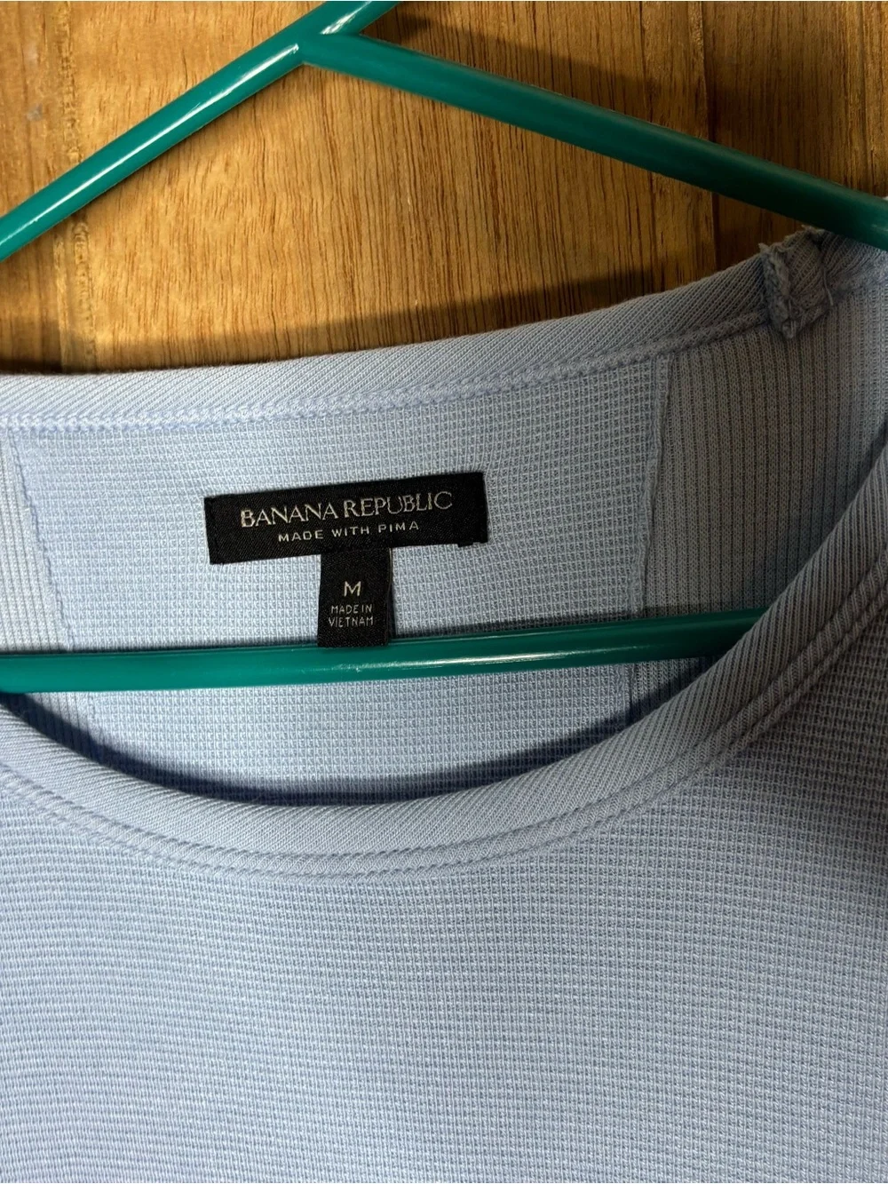 Banana Republic Men’s Light Blue Long-Sleeve Crewneck Tee size M